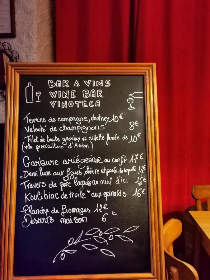 Logis Hotel Restaurant La Barguillere Saint-Pierre-de-Rivière Kültér fotó