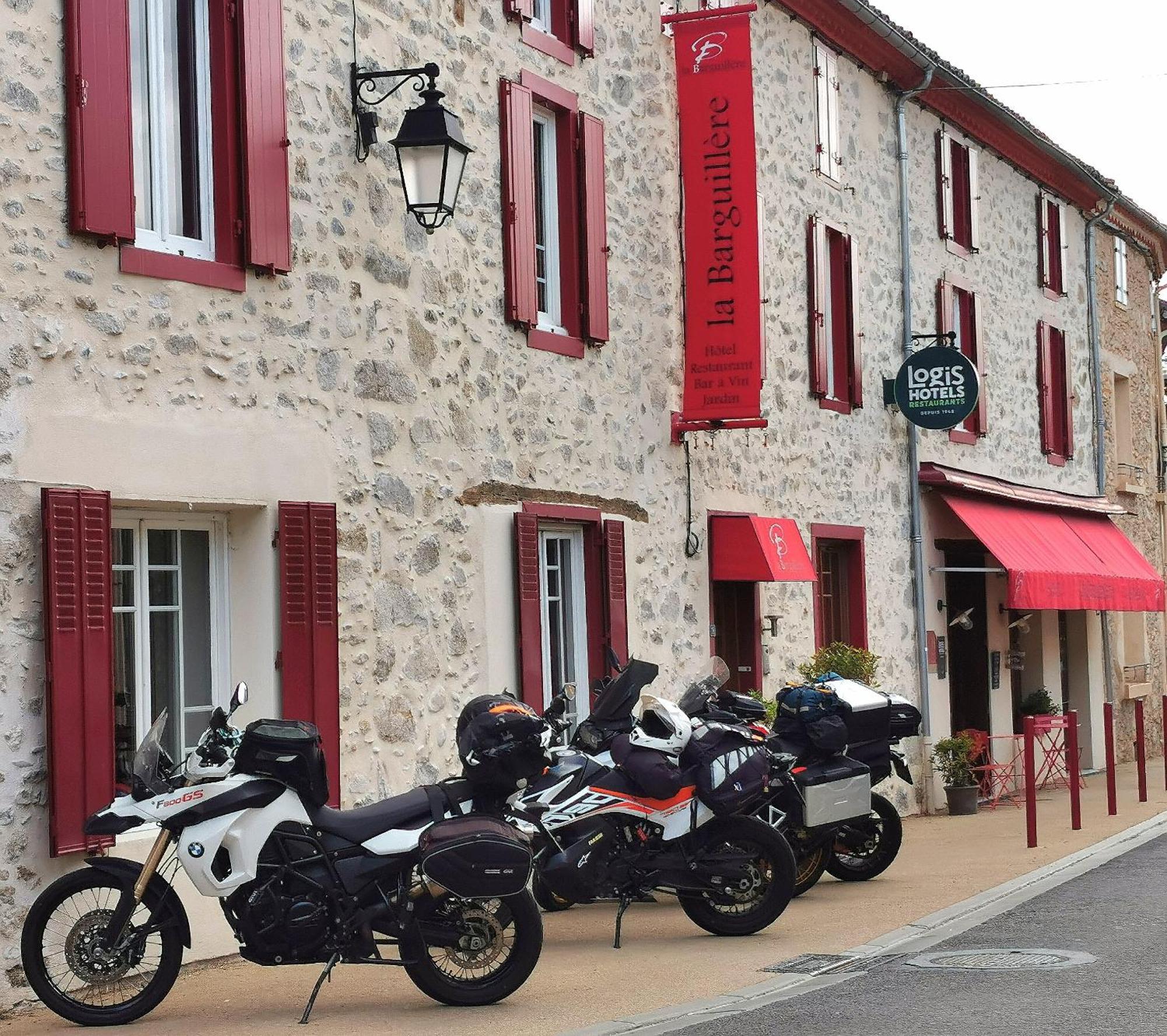 Logis Hotel Restaurant La Barguillere Saint-Pierre-de-Rivière Kültér fotó