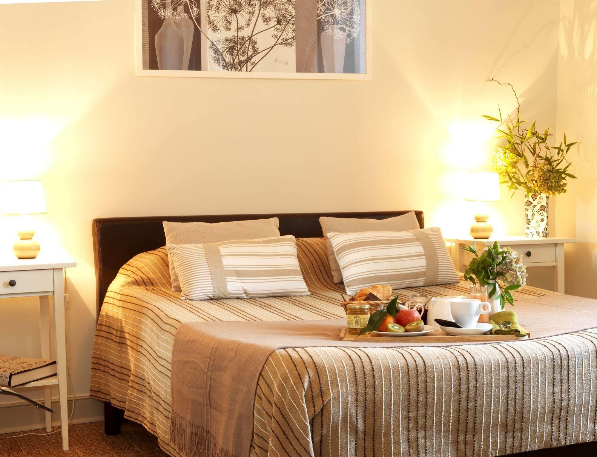 Logis Hotel Restaurant La Barguillere Saint-Pierre-de-Rivière Kültér fotó