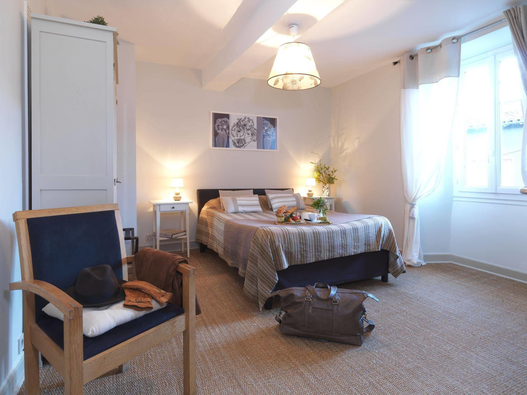 Logis Hotel Restaurant La Barguillere Saint-Pierre-de-Rivière Kültér fotó